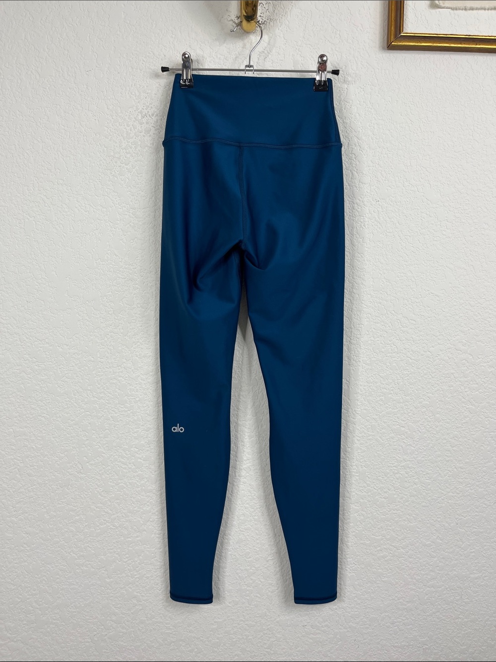 Alo Yoga High-Waist Airlift Leggings Blue Logo Leg Sheen